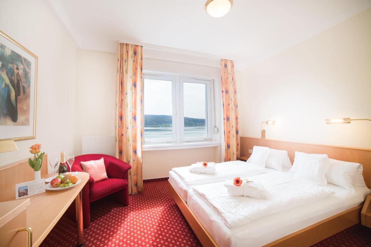 Strandhotel Loechnerhaus Reichenau Esterno foto