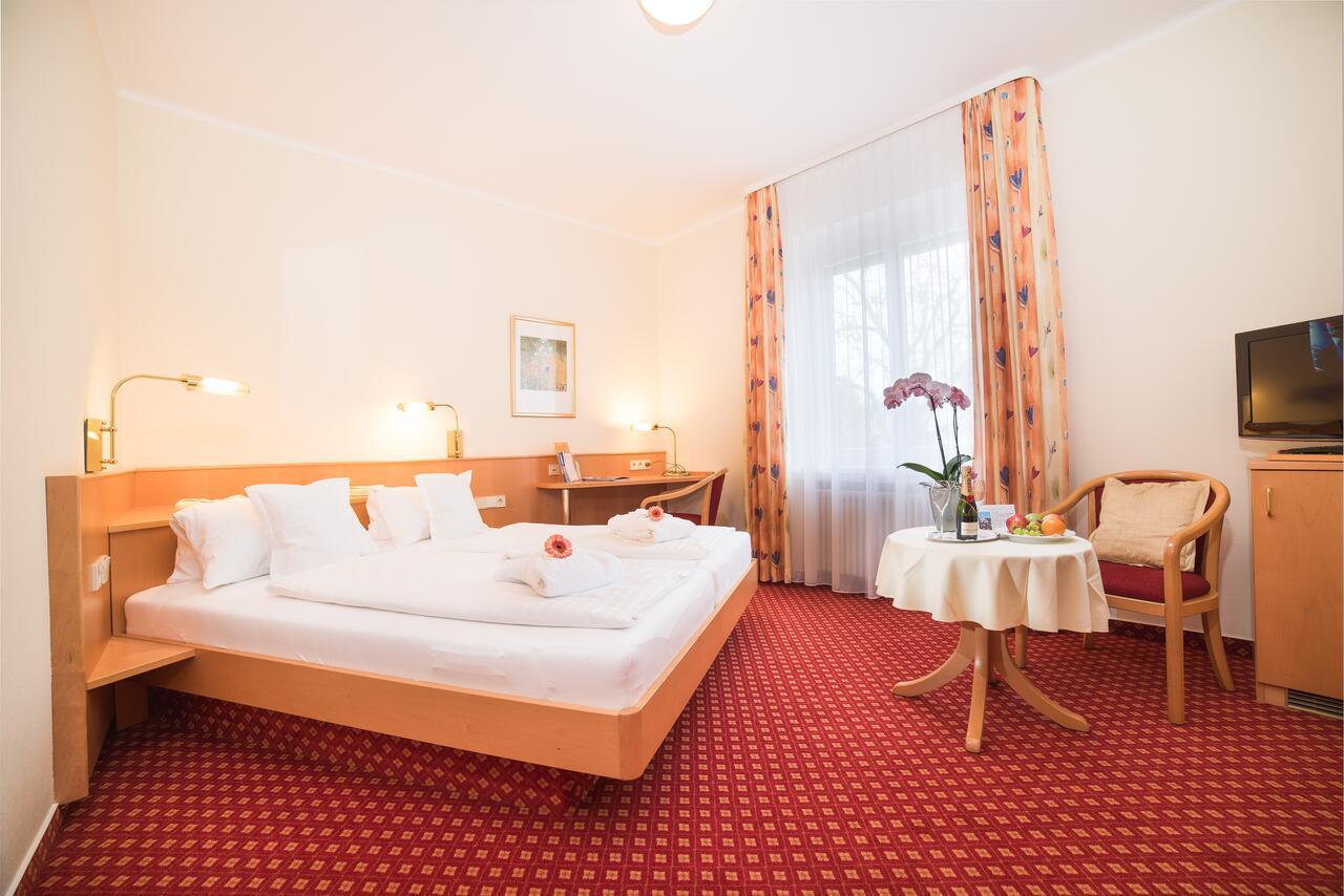 Strandhotel Loechnerhaus Reichenau Esterno foto